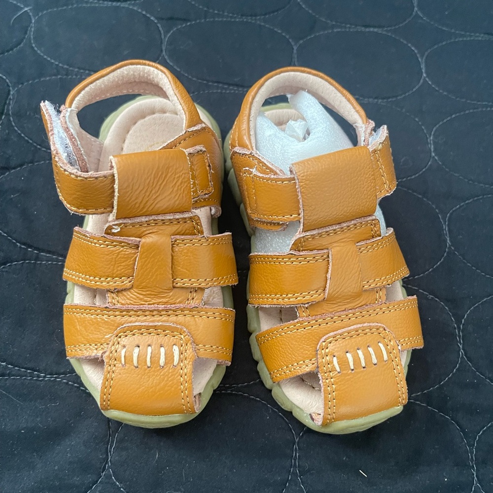 New size 5 toddler sandals
